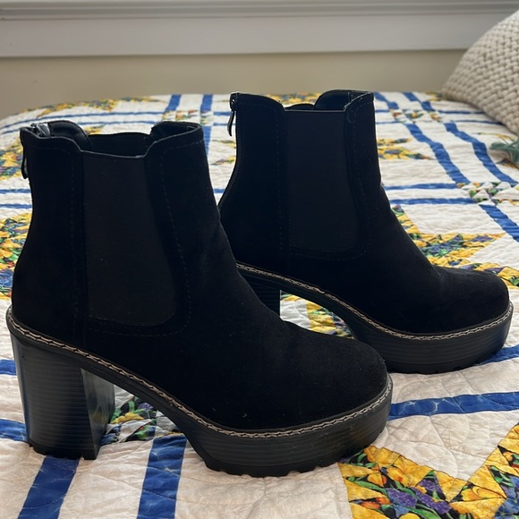 Olivia Miller black suede platform lug sole Chelsea boots 10 platform - Picture 3 of 7